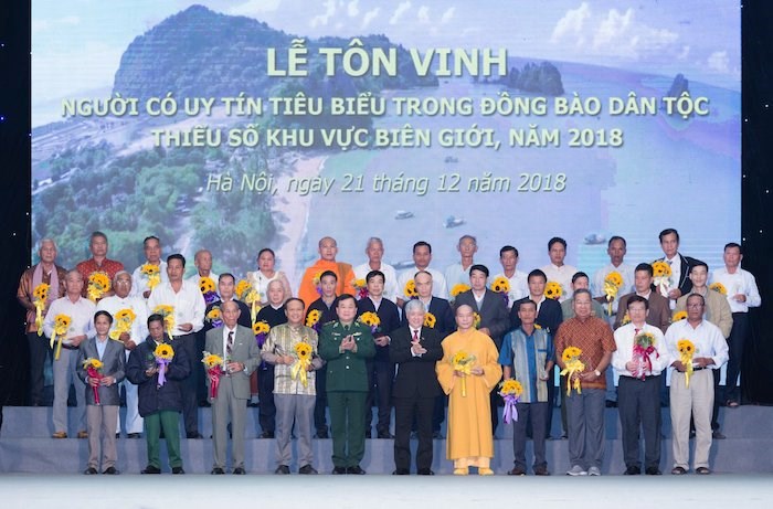 Tôn vinh người có uy tín tiêu biểu khu vực biên giới - ảnh 1