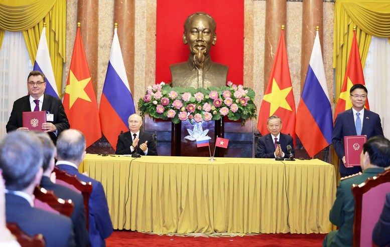 Chủ tịch nước Tô Lâm và Tổng thống Vladimir Putin gặp gỡ báo chí - ảnh 5