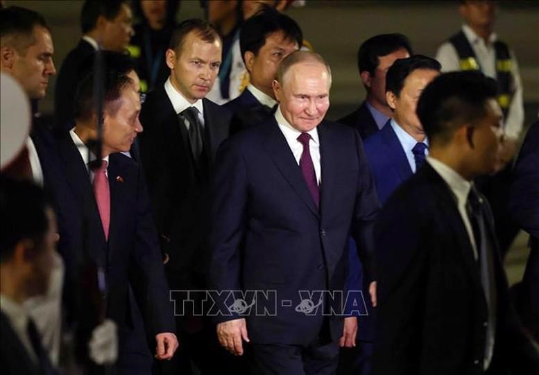 Tổng thống Nga Vladimir Putin bắt đầu thăm cấp Nhà nước tới Việt Nam - ảnh 1