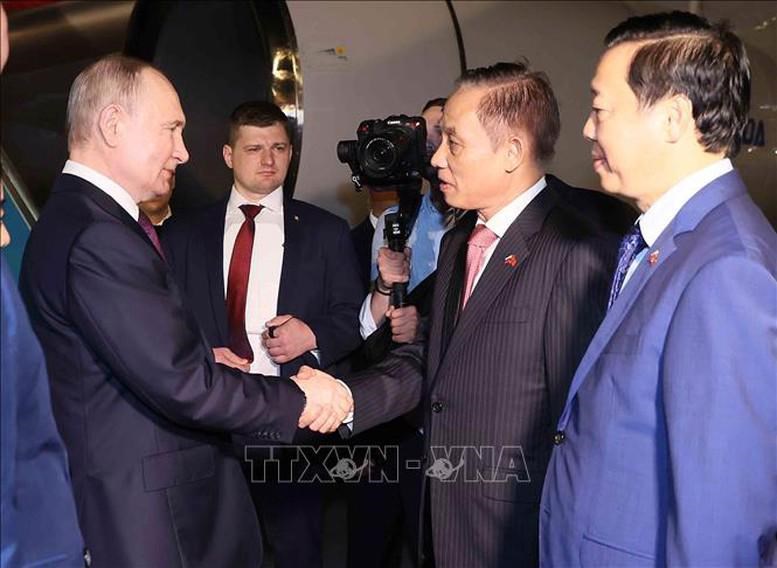 Tổng thống Nga Vladimir Putin bắt đầu thăm cấp Nhà nước tới Việt Nam - ảnh 2