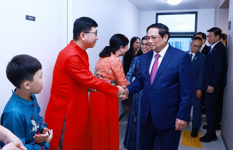 Thủ tướng thăm gia đình đa văn hóa Việt Nam - Hàn Quốc - ảnh 1