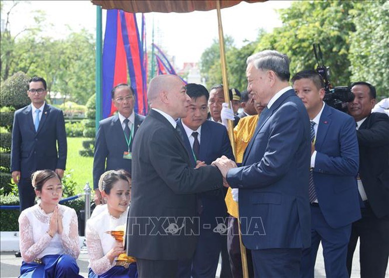 Lễ đón chính thức Chủ tịch nước Tô Lâm thăm cấp Nhà nước Vương quốc Campuchia - ảnh 1