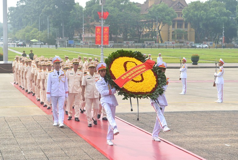 Lãnh đạo Đảng, Nhà nước viếng Chủ tịch Hồ Chí Minh và các Anh hùng liệt sĩ - ảnh 4