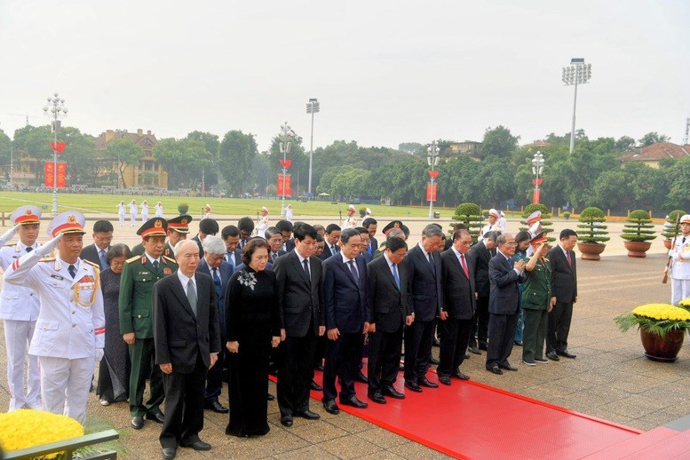 Lãnh đạo Đảng, Nhà nước viếng Chủ tịch Hồ Chí Minh và các Anh hùng liệt sĩ - ảnh 2