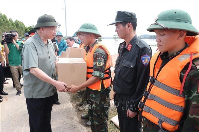 Tổng Bí thư, Chủ tịch nước Tô Lâm kiểm tra công tác phòng, chống lụt bão và thăm hỏi nhân dân vùng lụt, bão tại Tuyên Quang - ảnh 5