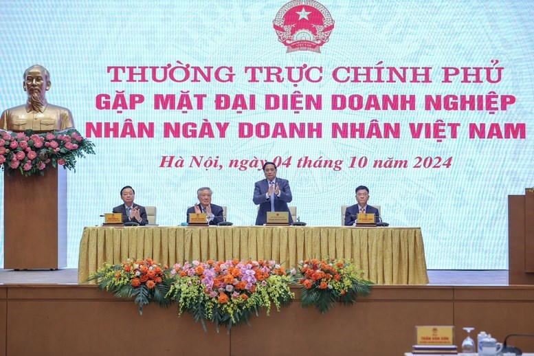 Thường trực Chính phủ gặp mặt đại diện các doanh nghiệp nhân ngày Doanh nhân Việt Nam - ảnh 1