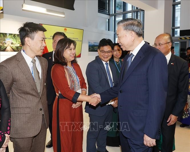 Tổng Bí thư, Chủ tịch nước Tô Lâm gặp gỡ cộng đồng người Việt Nam tại Pháp - ảnh 4