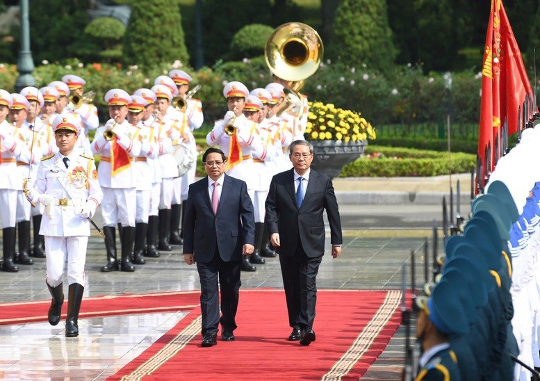 Thủ tướng Phạm Minh Chính chủ trì Lễ đón chính thức Thủ tướng Trung Quốc Lý Cường - ảnh 1