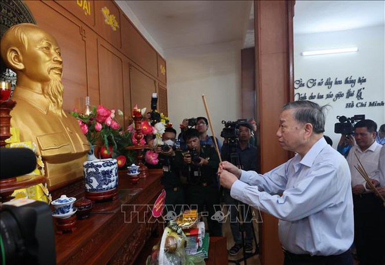 Tổng Bí thư, Chủ tịch nước Tô Lâm thăm, làm việc tại huyện đảo Cồn Cỏ  - ảnh 5