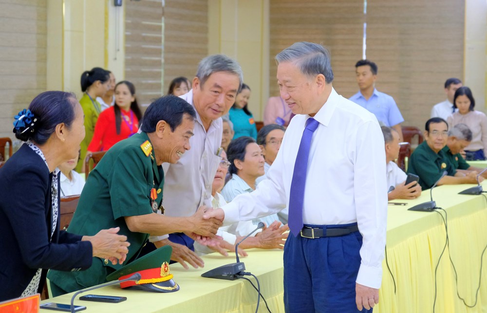 Tổng Bí thư, Chủ tịch nước làm việc với Ban Thường vụ Tỉnh ủy Quảng Trị, tri ân người có công với cách mạng - ảnh 3