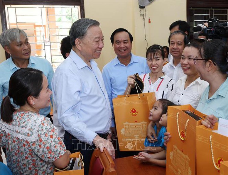 Tổng Bí thư, Chủ tịch nước Tô Lâm thăm, làm việc tại huyện đảo Cồn Cỏ  - ảnh 4