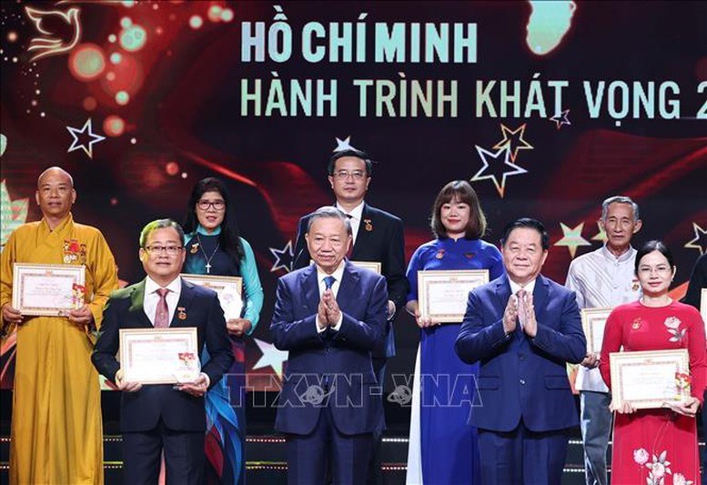 Tổng Bí thư Tô Lâm dự Chương trình 'Hồ Chí Minh-Hành trình khát vọng 2024' - ảnh 4