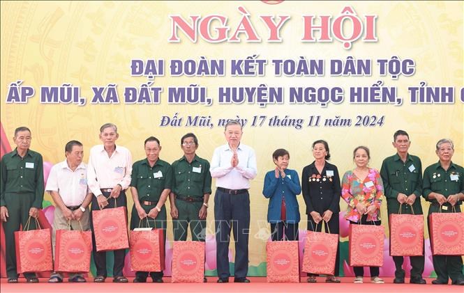 Tổng Bí thư Tô Lâm dự Ngày hội Đại đoàn kết dân tại ấp Mũi, xã Đất Mũi  - ảnh 4