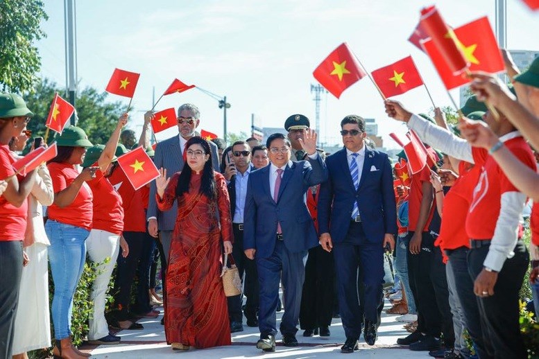 Thủ tướng dự lễ khánh thành tôn tạo Tượng đài Chủ tịch Hồ Chí Minh tại Dominica - ảnh 1