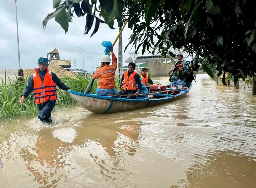 Chủ động ứng phó, khắc phục nhanh hậu quả mưa lũ ở Trung Bộ - ảnh 1