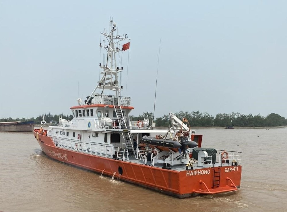 Cứu nạn thành công 10 thuyền viên tại vùng biển Nam Định - ảnh 1
