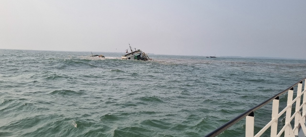 Cứu nạn thành công 10 thuyền viên tại vùng biển Nam Định - ảnh 2