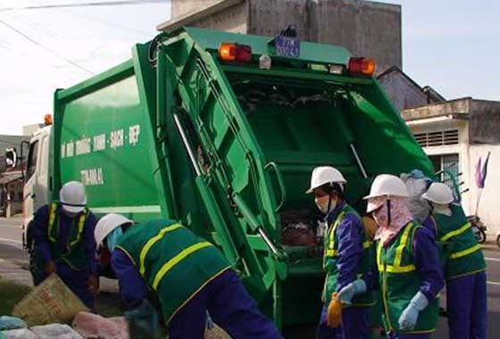 Tăng cường đảm bảo vệ sinh môi trường trong công tác thu gom, vận chuyển rác thải - ảnh 1