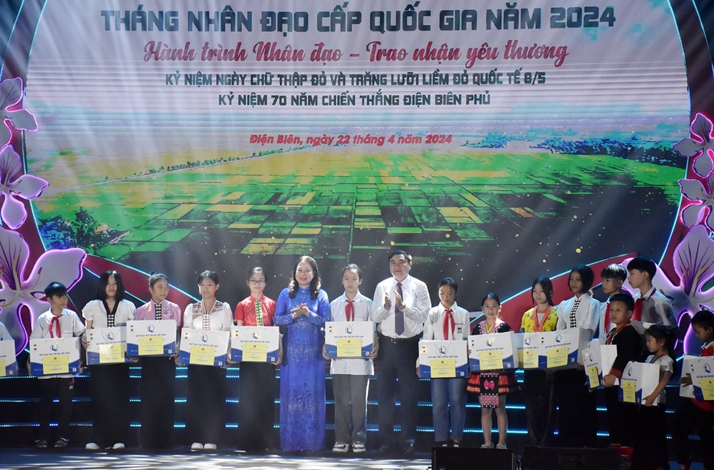 Quyền Chủ tịch nước dự lễ phát động Tháng Nhân đạo tại Điện Biên - ảnh 3