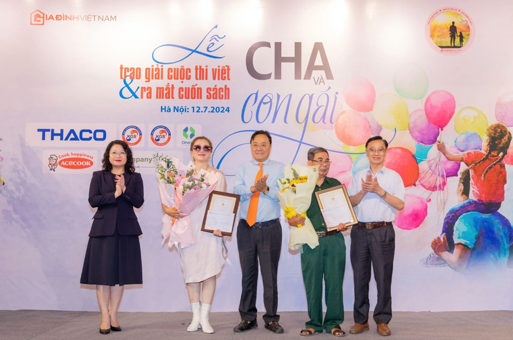 Em gái nhà biên kịch Lưu Quang Vũ đoạt giải Nhất cuộc thi viết “Cha và con gái” - ảnh 4