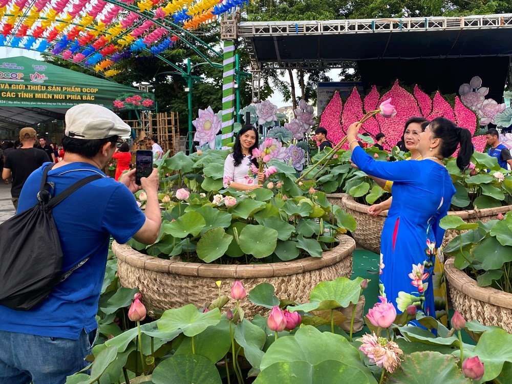 Lễ hội Sen Hà Nội 2024: Tôn vinh giá trị hoa sen trong đời sống người Việt - ảnh 5