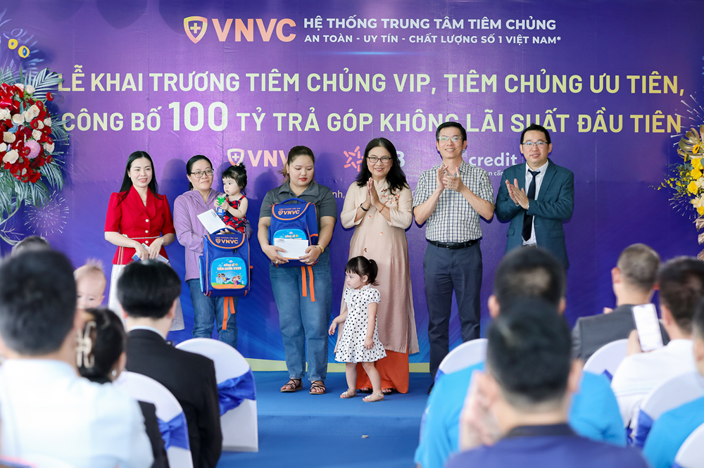 Giải ngân 100 tỷ đồng cho chương trình “Tiêm vắcxin trước, trả chi phí sau” - ảnh 1