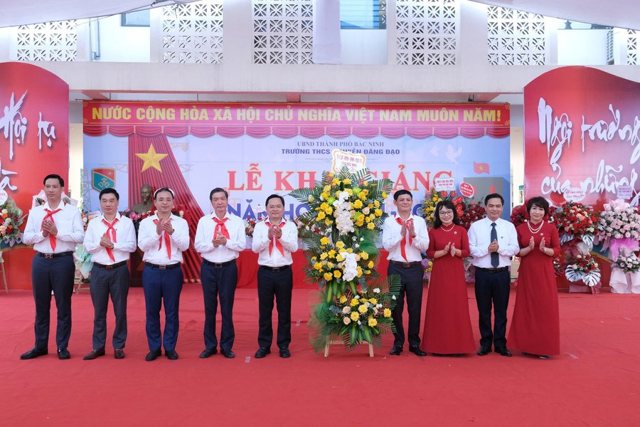 Gần 400.000 giáo viên, học sinh Bắc Ninh hân hoan trong ngày khai giảng - ảnh 3