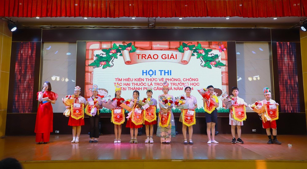 10 đội học sinh sôi nổi tham gia hội thi về phòng, chống tác hại thuốc lá trong trường học - ảnh 2