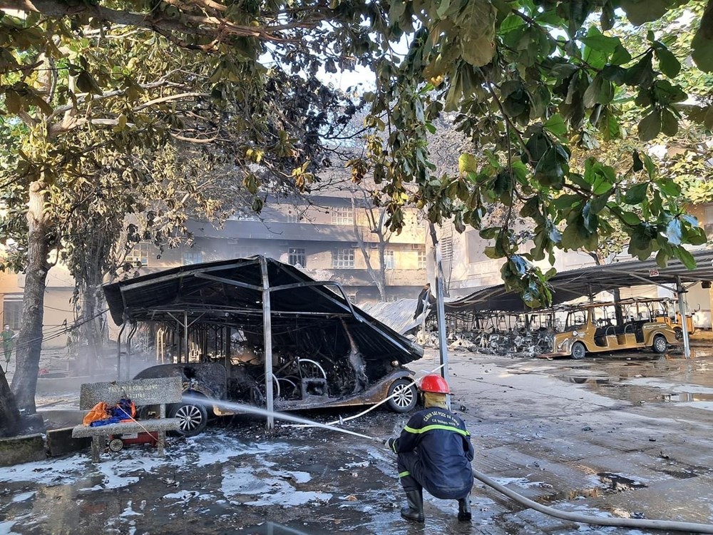 40 xe điện trong khuôn viên trường học ở Hội An bị cháy rụi  - ảnh 2