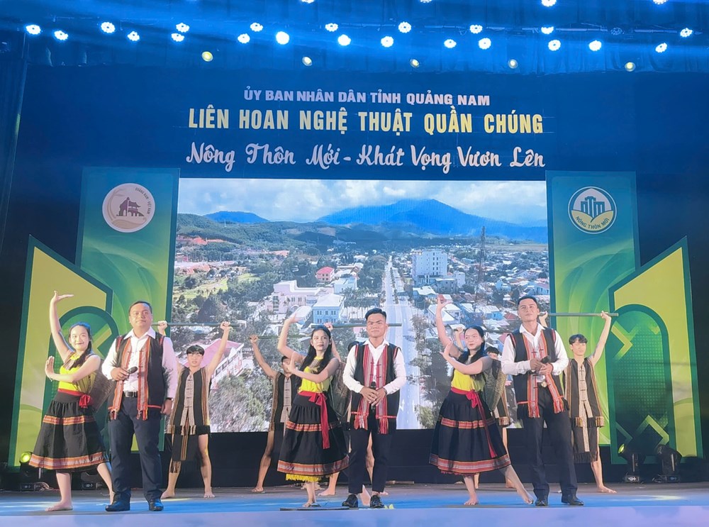 Liên hoan nghệ thuật quần chúng các xã xây dựng nông thôn mới năm 2024 - ảnh 2