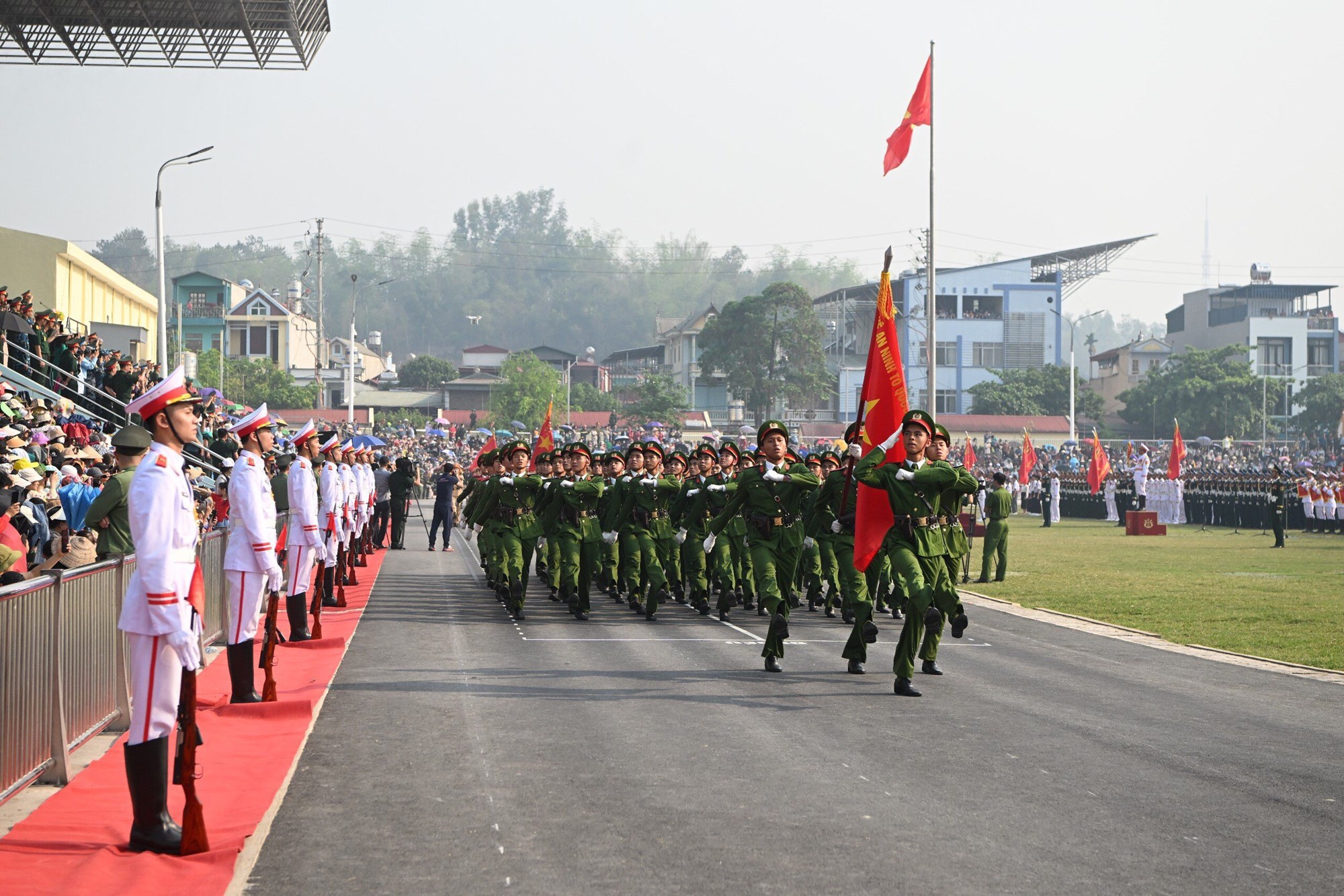 Hợp luyện các lực lượng diễu binh, diễu hành kỷ niệm 70 năm Chiến thắng Điện Biên Phủ - ảnh 8