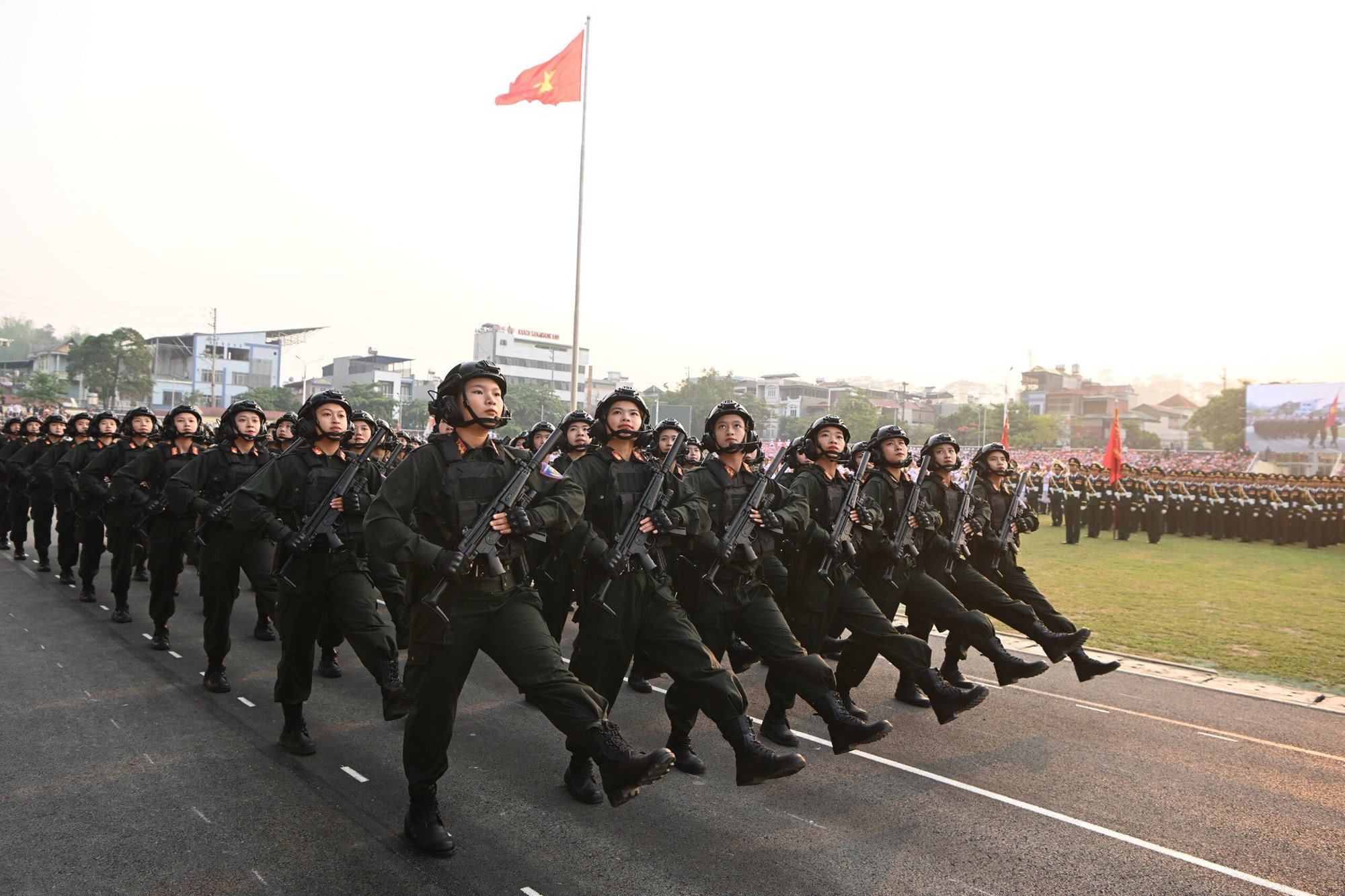 Hợp luyện các lực lượng diễu binh, diễu hành kỷ niệm 70 năm Chiến thắng Điện Biên Phủ - ảnh 5