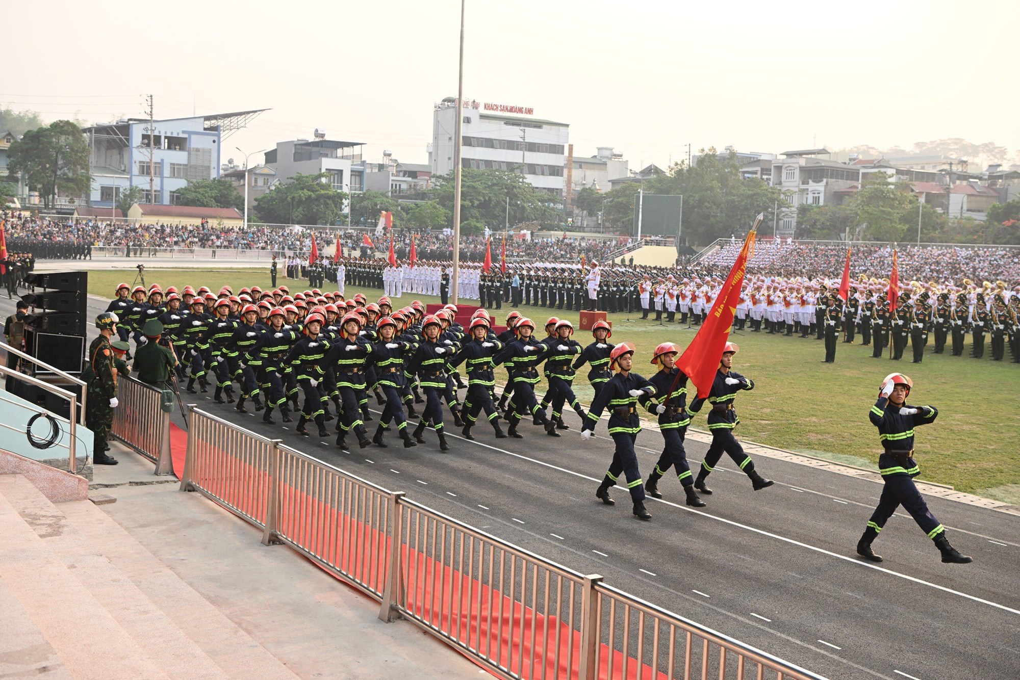 Hợp luyện các lực lượng diễu binh, diễu hành kỷ niệm 70 năm Chiến thắng Điện Biên Phủ - ảnh 13