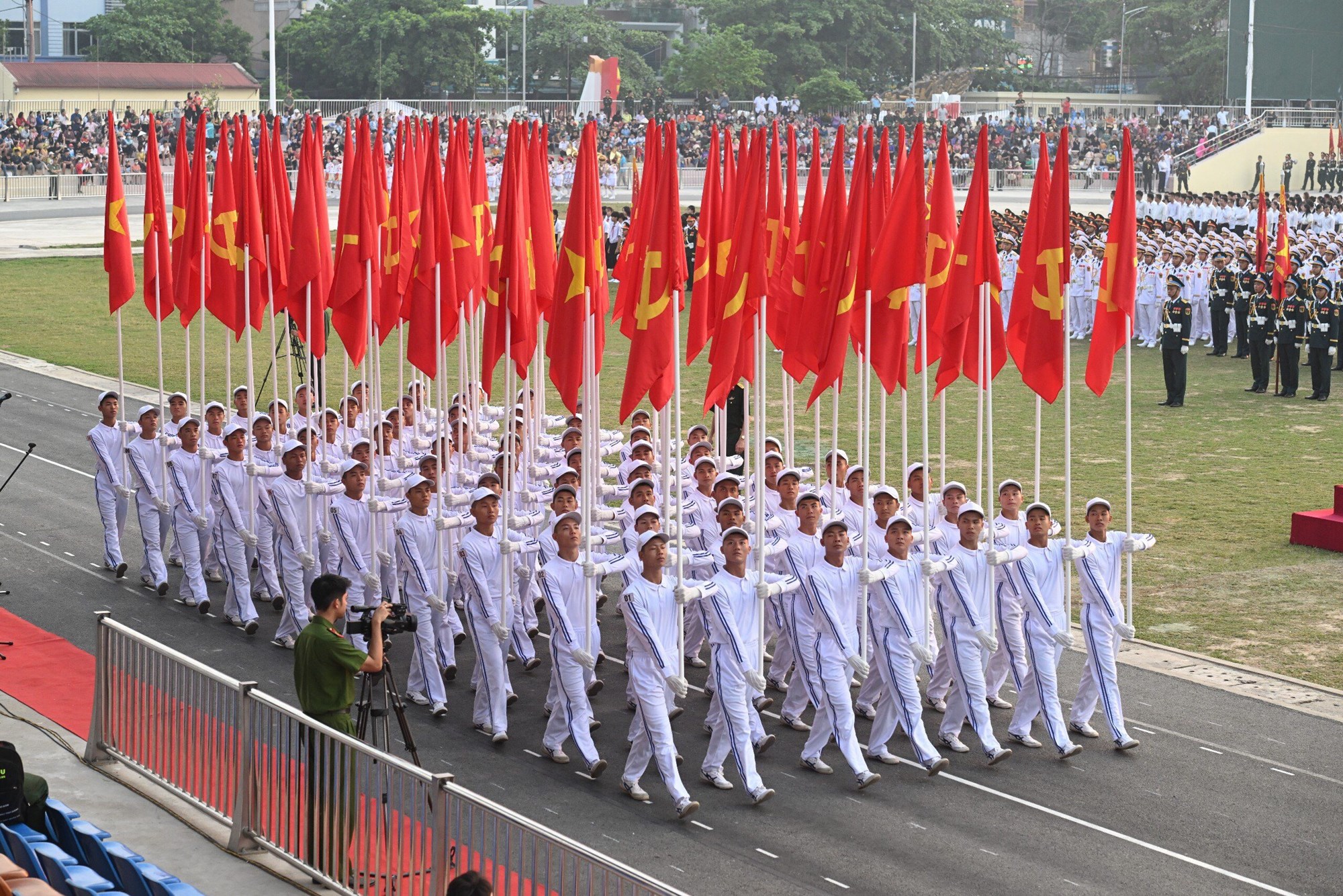 Hợp luyện các lực lượng diễu binh, diễu hành kỷ niệm 70 năm Chiến thắng Điện Biên Phủ - ảnh 2
