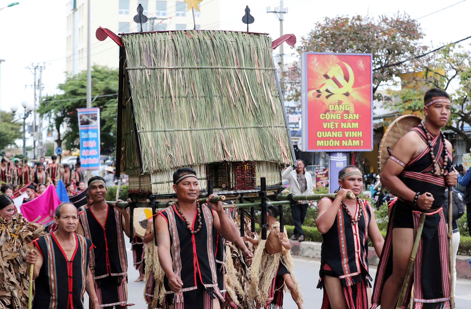 Kon Tum: Hàng ngàn người dân và du khách háo hức chào đón Lễ hội đường phố - ảnh 3