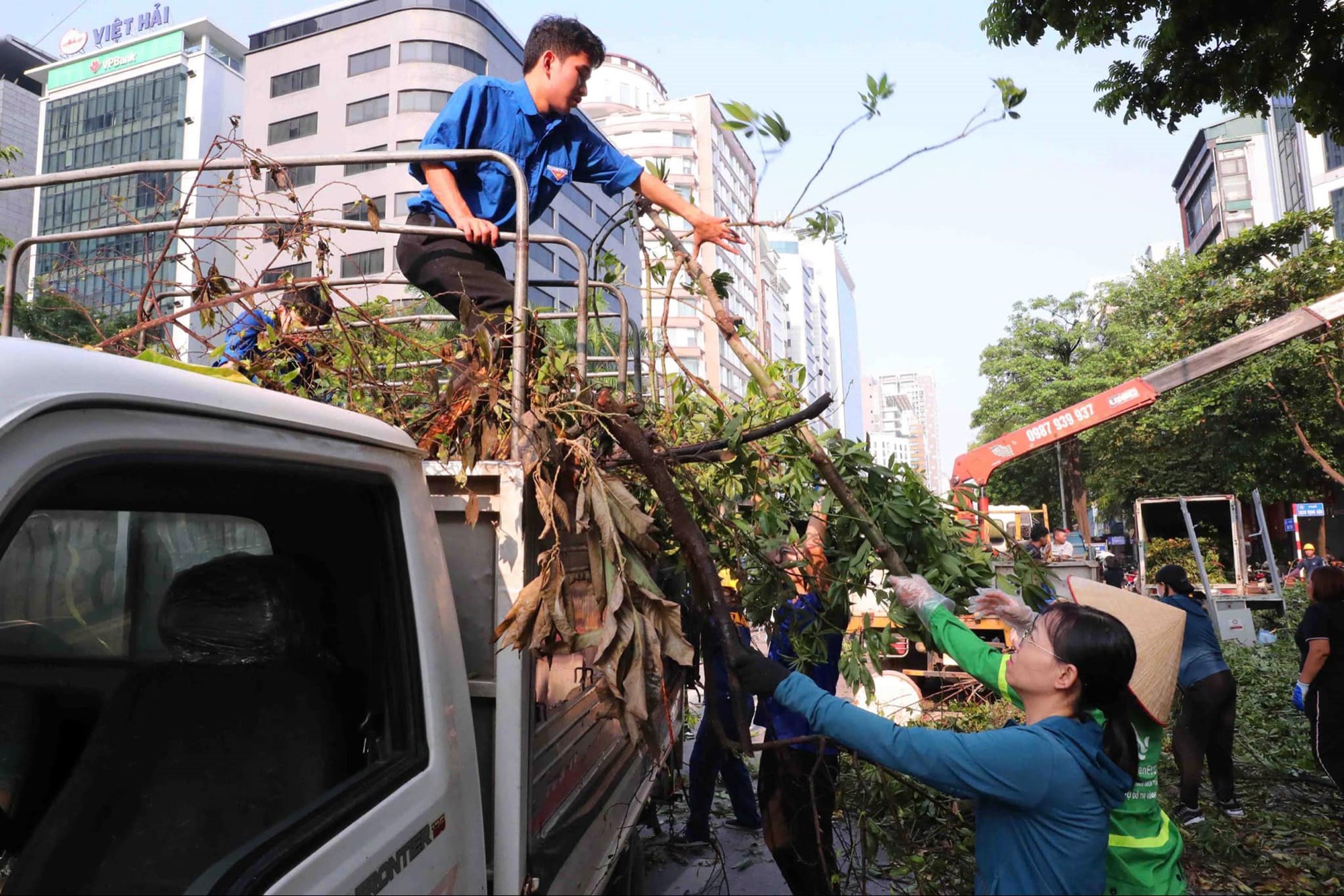 Quận Cầu Giấy ra quân tổng vệ sinh môi trường - ảnh 10