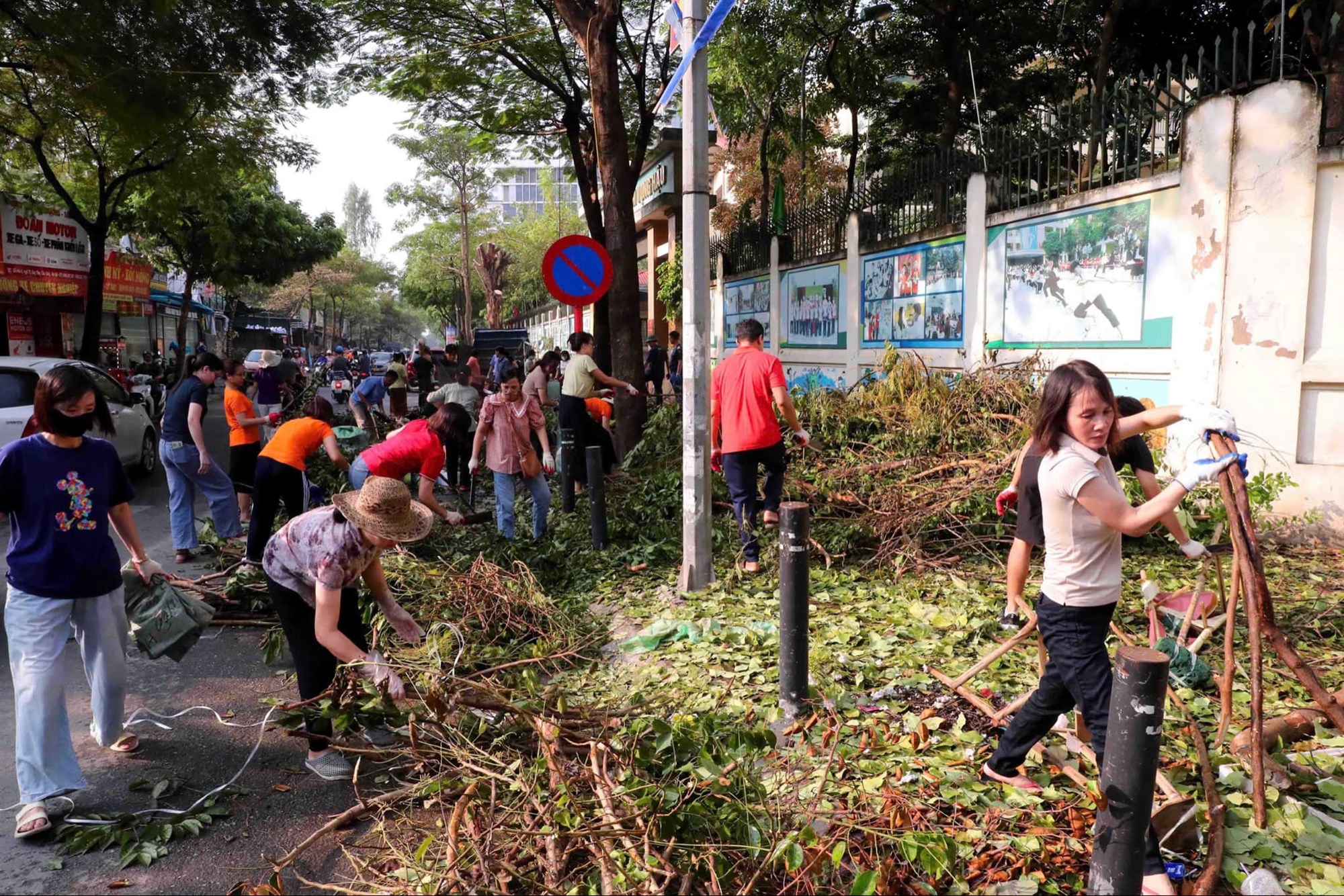 Quận Cầu Giấy ra quân tổng vệ sinh môi trường - ảnh 14