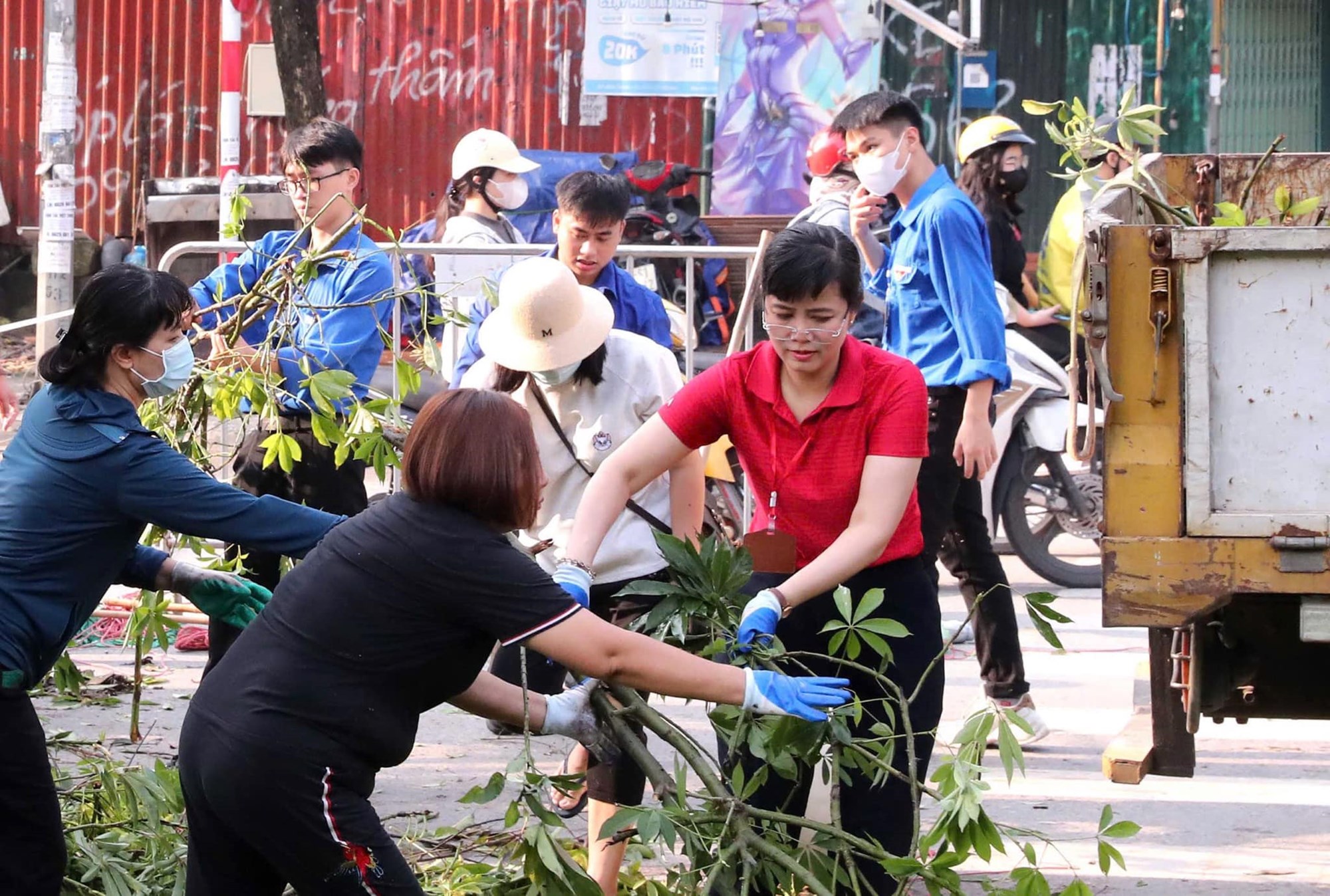 Quận Cầu Giấy ra quân tổng vệ sinh môi trường - ảnh 7