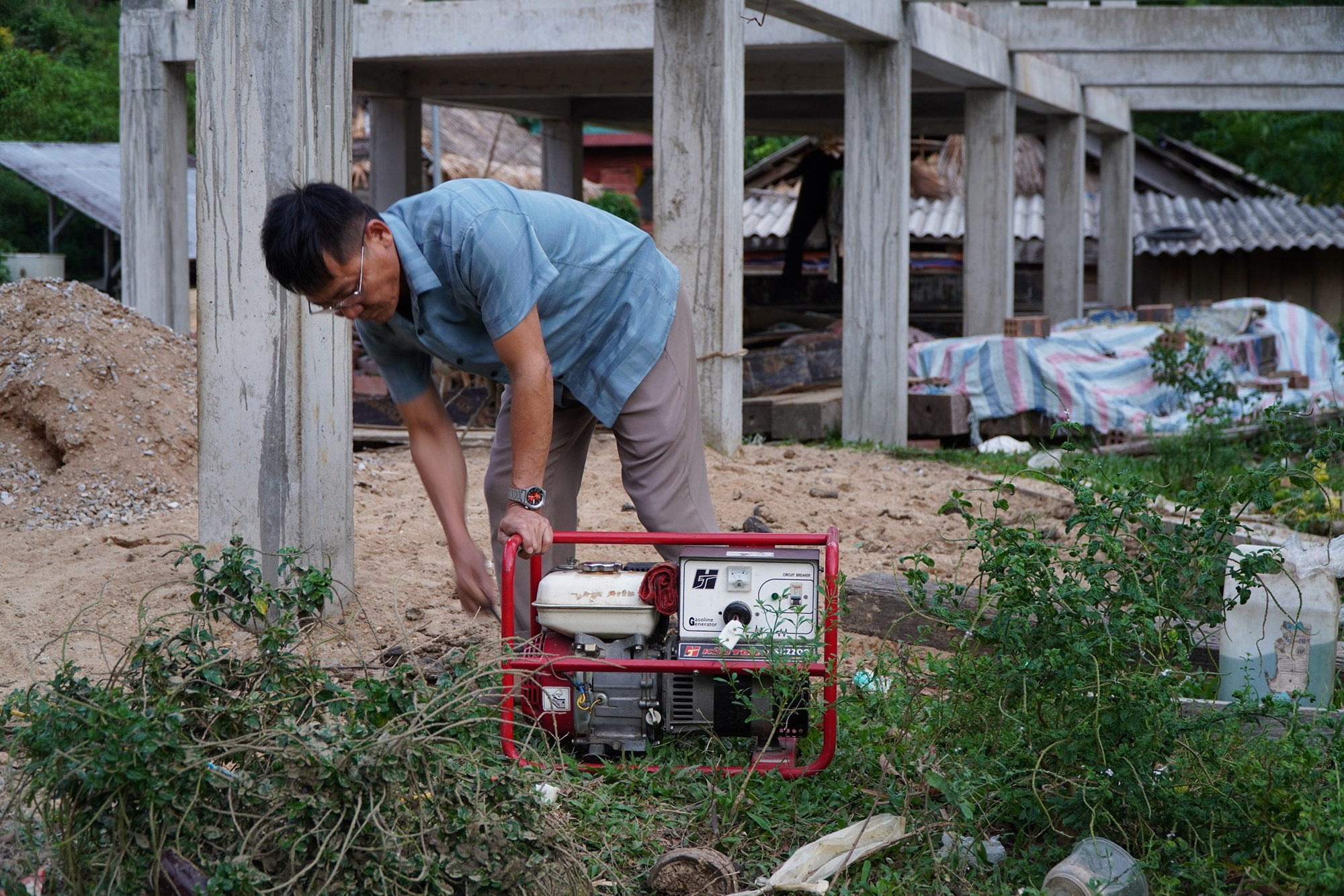 Mang phim lên với đồng bào Chứt ở bản Lòm - ảnh 10