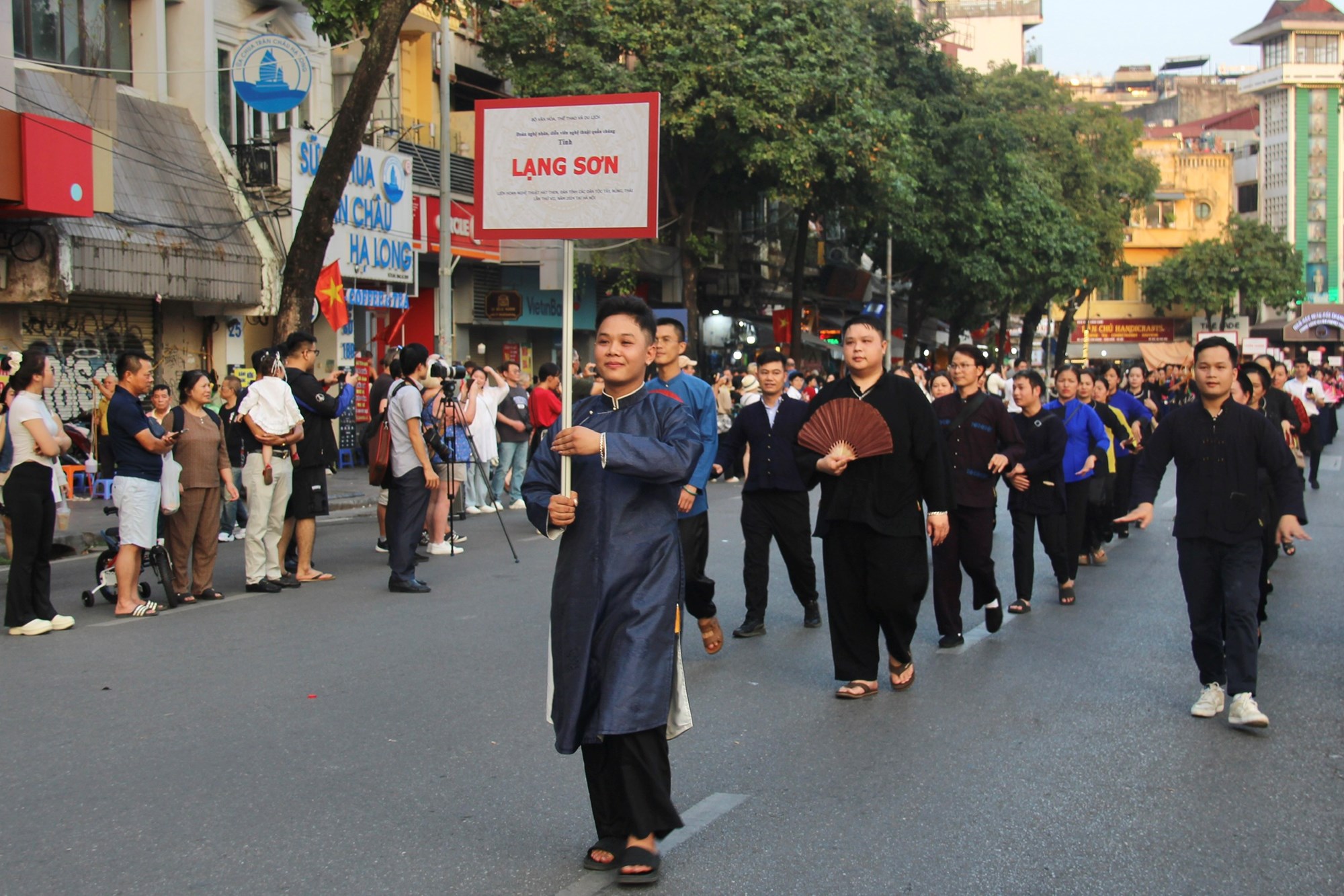 Quảng bá giá trị hát Then, đàn Tính giữa lòng Thủ đô - ảnh 11