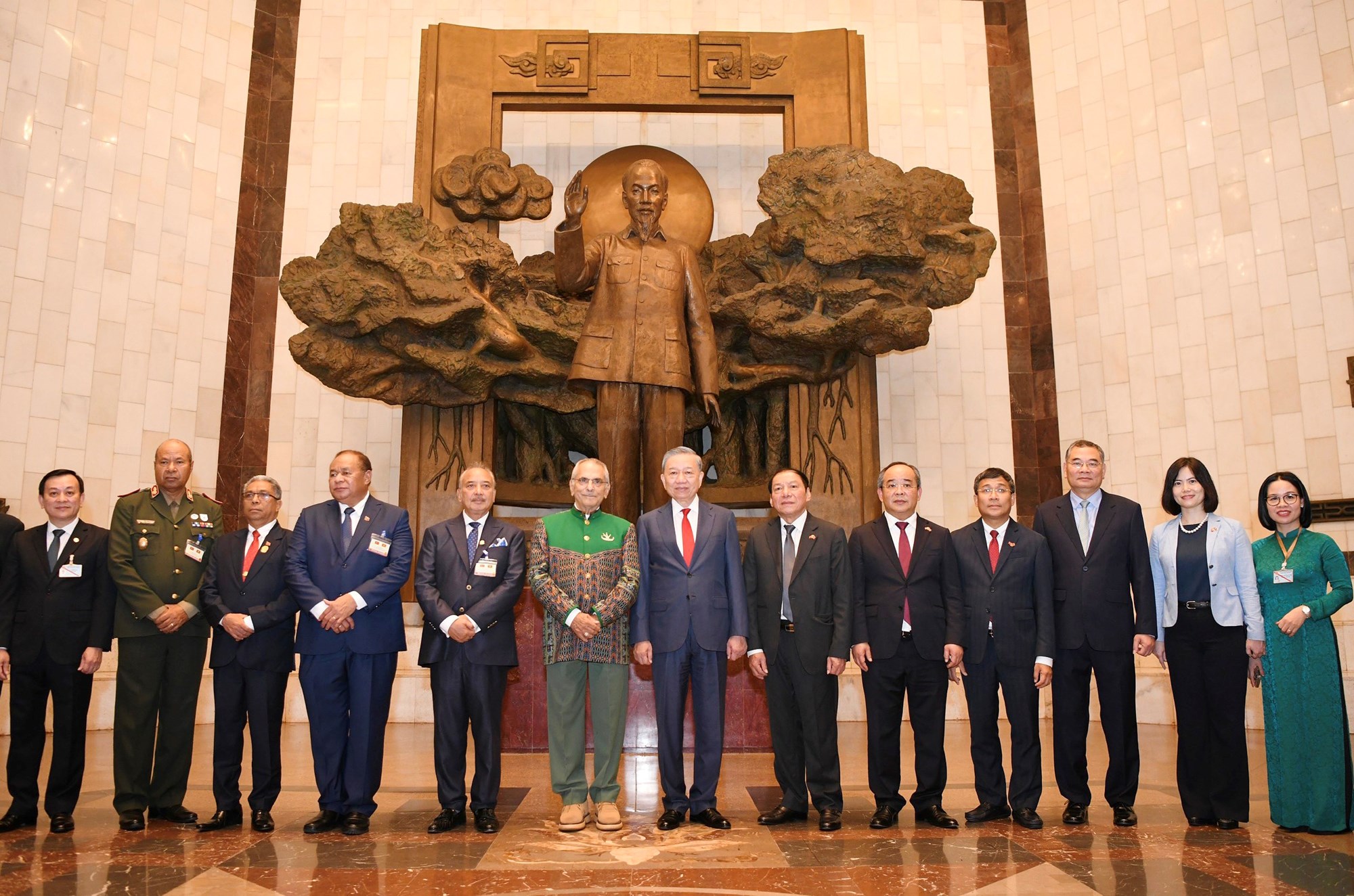 Chủ tịch nước cùng Tổng thống Timor-Leste thăm Bảo tàng Hồ Chí Minh - ảnh 4
