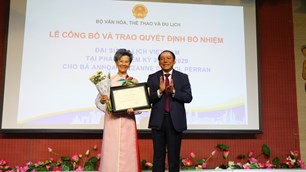 Bổ nhiệm lại bà Anoa Suzzanne Dussol Perran làm Đại sứ Du lịch Việt Nam tại Pháp
