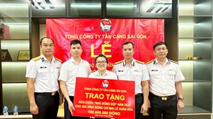 Tân cảng Sài Gòn hỗ trợ kinh phí sửa chữa nhà cho người lao động