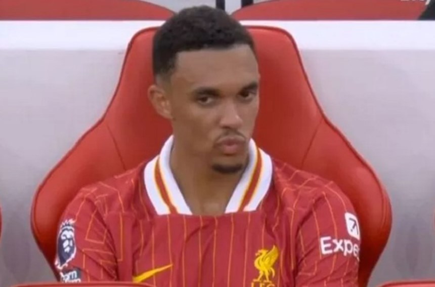 Bị thay ra sớm, Trent Alexander-Arnold bất ngờ phản ứng với HLV Liverpool - ảnh 3